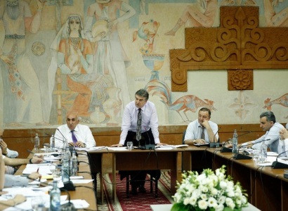Հարցում. ինչպե՞ս եք գնահատում վարչապետի պահվածքն Արմավիրի քաղաքապետին հանդիմանելու ժամանակ