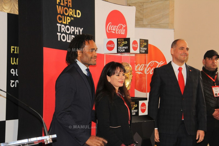 Քրիստիան Կարամբյոն հայ հանրությանը ներկայացրեց ՖԻՖԱ-ի աշխարհի գավաթը