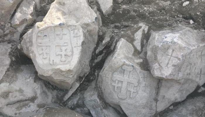 Ներքին Գետաշենի եկեղեցու հիմնանորոգման ժամանակ հայտնաբերվել են հարյուրավոր խաչքարեր, այդ թվում՝ ժայռափոր