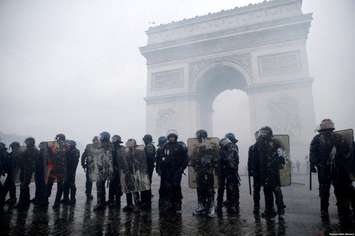 Ֆրանսիայում բողոքի ակցիաները շարունակվում են. դպրոցականները մոտ 100 դպրոց են արգելափակել