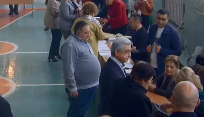 Սերժ Սարգսյանը քվեարկեց (տեսանյութ)