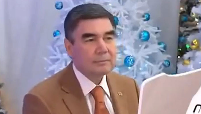 Թուրքմենստանի նախագահի ամանորյա կատարումը զայրացրել է համացանցի օգտատերերին (տեսանյութ)