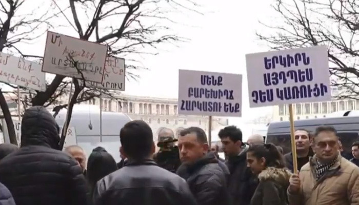Գրավատների աշխատակիցները վերսկսել են բողոքի ակցիան